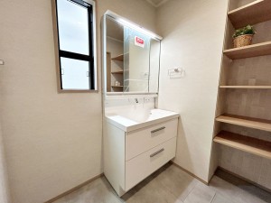 その他画像 【洗面台】 シャンプードレッサーはシンクが大きくて朝の支度がスムーズ!