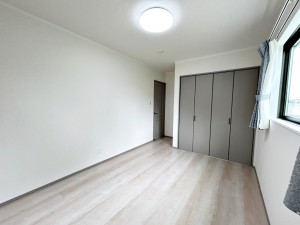 子供部屋 【洋室】6.5帖 お子様の一人部屋に最適な居室です。クローゼット付きで自然とお片付けできる環境に!