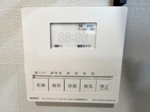その他画像 入浴後の水滴や湿気を排出し、カビの発生や臭いを抑制する換気乾燥暖房機。雨の日の洗濯物にも効果的