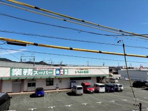 その他画像 バルコニーからは閑静な街並みを望むことができ、外の空気を感じながら過ごせるスペースです。日常の中で外の景色を眺めることで気分転換もしやすく、ほどよい開放感も感じられます。