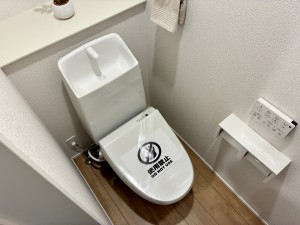 その他画像 【1階トイレ】 各フロアに1か所ずつシャワー機能付きトイレを設置しており、朝の忙しい時間帯でもスムーズに利用できるため、混雑の軽減にもつながります。