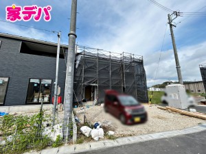 外観 上棟しました。ご見学希望のお客様につきましては同型同仕様の物件にご案内いたします。当日のご連絡でも対応いたします。お気軽に『家デパ』までお問い合わせ下さい!経験豊富なスタッフが対応いたします。