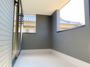 その他画像 【施工例】屋根のあるインナータイプのバルコニーだから、急な雨でも洗濯物が濡れにくくて安心
