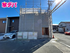 外観 上棟しました。ご見学希望のお客様につきましては同型同仕様の物件にご案内いたします