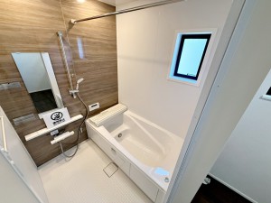 風呂 【施工例】ゆったり入れる浴槽、一坪サイズのゆとりの空間。一日の疲れを癒してくれるくつろぎのバスタイムを…