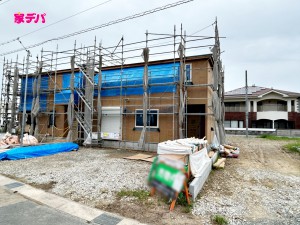外観 上棟しました。ご見学希望のお客様につきましては同型同仕様の物件にご案内いたします。当日のご連絡でも対応いたします。お気軽に『家デパ』までお問い合わせ下さい!経験豊富なスタッフが対応いたします。