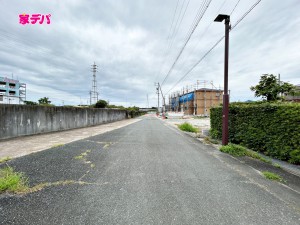 外観 前面道路:南東側約5m幅