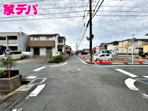 外観 前面道路:西側約5.3m幅