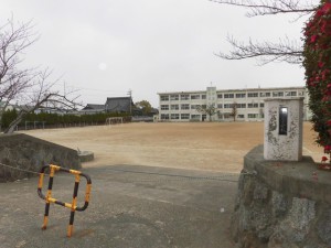 周辺 三谷小学校(670m)