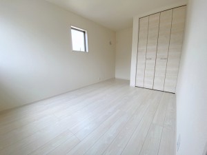 子供部屋 【施工例】お子様の一人部屋に最適な居室です。クローゼット付きで自然とお片付けできる環境に!