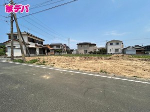 外観 建築予定地です。ご見学希望のお客様につきましては同型同仕様の物件にご案内いたします。当日のご連絡でも対応いたします。お気軽に『家デパ』までお問い合わせ下さい!経験豊富なスタッフが対応いたします。