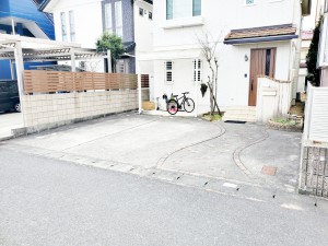 その他画像 駐車場は2台分以上を確保、並列で駐車できます。