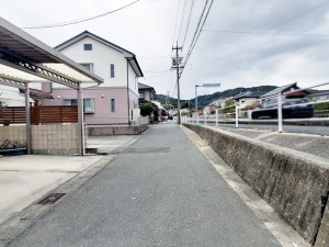 外観 前面道路:北側公道3.3m幅