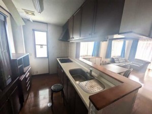 キッチン 対面式で、キッチンで作業しながらお子様を安心して見守れます。