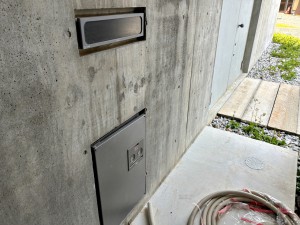 外観 雨の日も濡れずに郵便物を取り込むことができます。