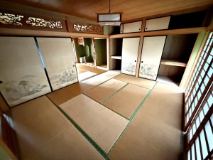 寝室 【和室8帖】 寝室には大きな収納スペースがあり、室内を広々と利用できます!