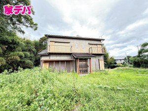 外観 ハーブやお花を植えてガーデニングを楽しんだり、プール遊びや家族でBBQなど楽しみ広がる南庭。