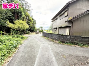 外観 前面道路:北側約4.5m幅。前面道路は車通り少ないのでお子様も安心して暮らせる環境です