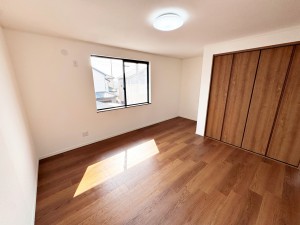 子供部屋 【洋室8.5帖】 お子様にとっての初めての「自分の部屋」。学習机やベッドの配置もラクラクです。