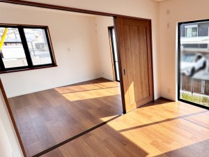 居間 洋室続間にできる開放感溢れる12.9帖のLDK