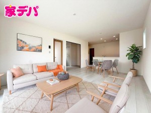 居間 【リビング約12.9帖】 ※掲載の家具・小物はCGによるイメージです。実際の販売価格には含まれておりません。