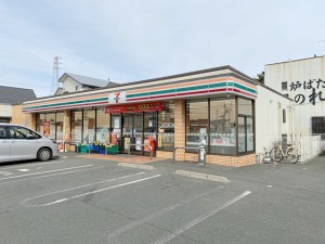 周辺 セブンイレブン豊川八幡駅前店(470m)