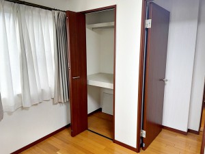 その他画像 【物入】 全居室に収納が完備されています。衣類や雑貨、子供のおもちゃまでスッキリ収納できます。