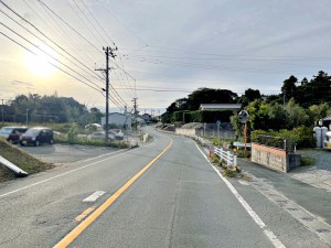 外観 前面道路:南側。静かな住宅街で、車の出入りもスムーズです。