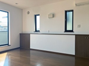 寝室 【洋室9帖】 書斎や大きな荷物の保管場所としても利用可能なフリースペース付きの主寝室。