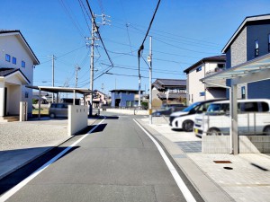 外観 前面道路:西側約4.3m幅
