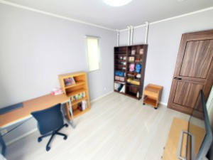 子供部屋 【洋室6帖】 お子様にとっての初めての「自分の部屋」。学習机やベッドの配置もラクラクです。