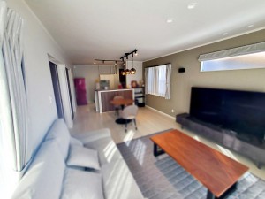 居間 忙しい朝でもご家族揃って食事ができる、ゆとりある大きさのダイニングスペースです!