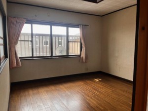 その他画像 大きな窓から光が差し込む明るいお部屋。