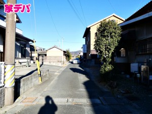 外観 前面道路:南側公道3.7m幅