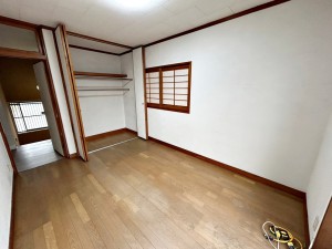 子供部屋 【洋室約6帖】 お子様の一人部屋として使いやすい広さの居室で、成長に合わせて長くご利用いただけます。クローゼット付きで収納もしやすく、自然とお片付けの習慣が身につきやすい環境です!