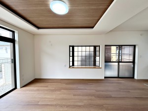 居間 沢山の光が差し込む明るいリビングは、開放的で心地よい空間です。自然と家族が集まり幸せな時間が流れます。