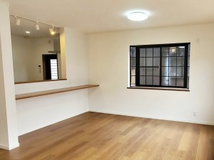 居間 忙しい朝でもご家族揃って食事ができる、ゆとりある大きさのダイニングスペースです!