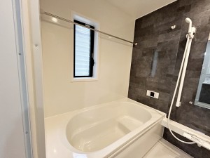 風呂 【浴室】 ゆったりと入れる1坪タイプのお風呂が魅力!便利な追い炊き機能付きです!(新品交換済)