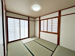 その他画像 【和室約6帖】 リビングと続き間の和室は落ち着きますね。ゆったりとした時間を過ごせます。(畳表替え済)