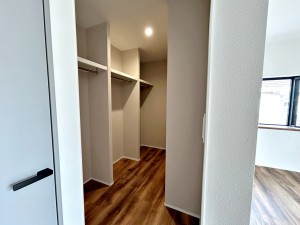 その他画像 【ウォークインクローゼット】 WICは洋服、帽子、バッグなど全て収納可能!お部屋がスッキリ整理整頓できます!