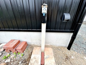 外観 玄関横には立水栓が設置されています!お庭の水撒き、洗車、お掃除、お子様の水遊びなど便利です!