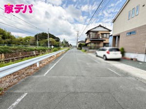 外観 前面道路:北西側約6.3m幅