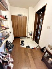 玄関 L字型の玄関は忙しい朝の時間帯も並んで靴が履けるスペースを確保!