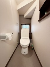 その他画像 【1階トイレ】 1、2階に1カ所ずつシャワー機能付トイレを設置しており、忙しい朝の混雑も解消!