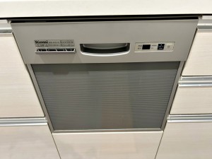 キッチン 食器洗浄乾燥機は時間のかかる食器洗いを楽にしてくれる上に水道代も安くなるスグレモノ
