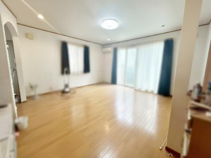 居間 【リビング約20帖】 ご家族みんながゆっくりくつろげる広々リビング
