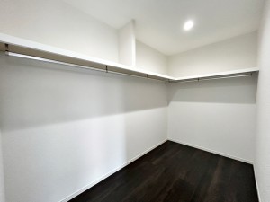 その他画像 【WIC】 ハンガーにかけた洋服、帽子やバッグ他収納した物を見渡すことができ整理整頓がしやすい!