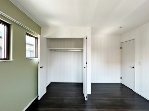 子供部屋 【北西側洋室】 お子様の一人部屋に最適な居室です。クローゼット付きで自然とお片付けできる環境に!