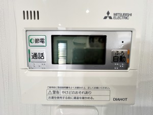 その他画像 給湯機は浴室と台所にリモコンがあり、どちらからでも操作可能。呼出機能もついて便利