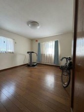 子供部屋 腰窓で机や家具の配置がしやすい洋室。子供部屋や書斎にもオススメです!